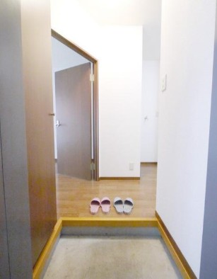 玄関　※別部屋参考写真