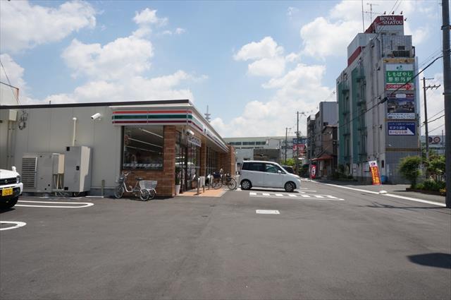 コンビニ　セブンイレブン（コンビニ）まで752m
