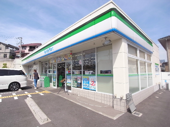 コンビニ　ファミリーマート 白水一丁目店（コンビニ）まで981m