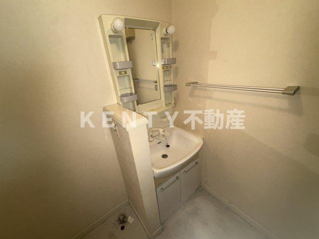 洗面設備　独立洗面台です