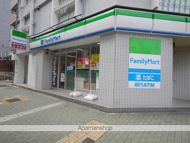 コンビニ　ファミリーマート（コンビニ）まで378m
