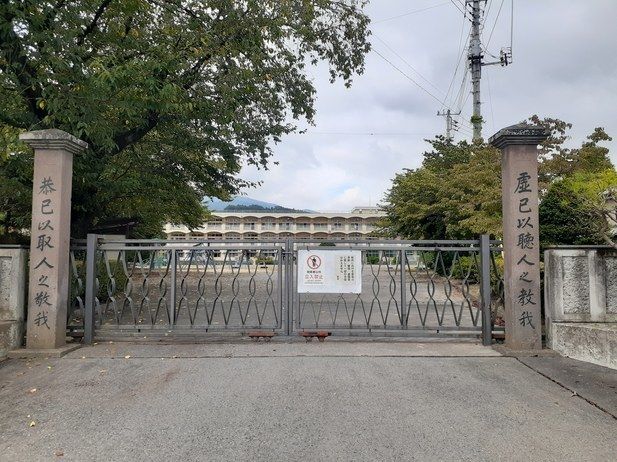 小学校　渋川市立中郷小学校（小学校）まで400m