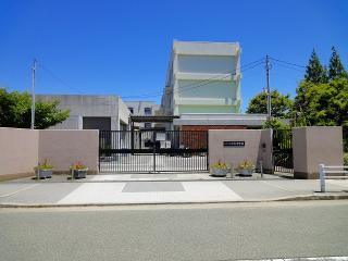 中学校　尼崎市立中央中学校（中学校）まで2002m