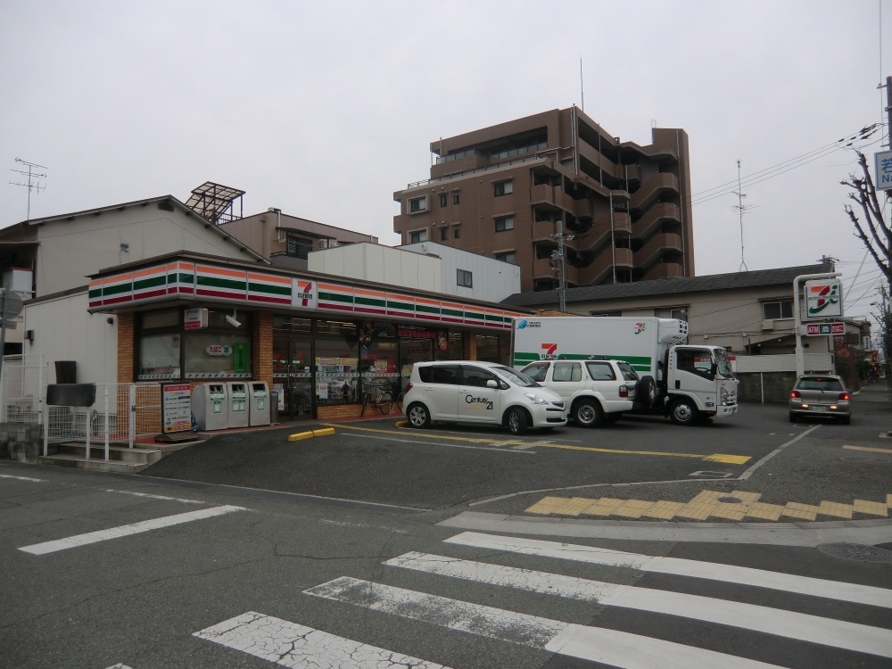 コンビニ　セブンイレブン尼崎上坂部3丁目店（コンビニ）まで122m