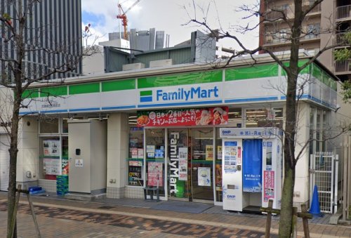 コンビニ　ファミリーマート 兵庫県民会館前店（コンビニ）まで185m