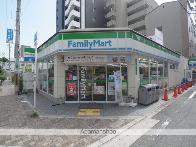 コンビニ　ファミリーマート（コンビニ）まで59m