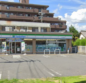 コンビニ　ファミリーマート 中川西伏屋店（コンビニ）まで54m