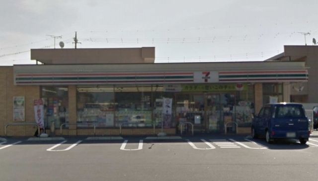 コンビニ　セブンイレブン伊勢崎韮塚町店（コンビニ）まで800m