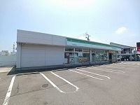 コンビニ　ファミリーマート中央通り店さん（コンビニ）まで700m