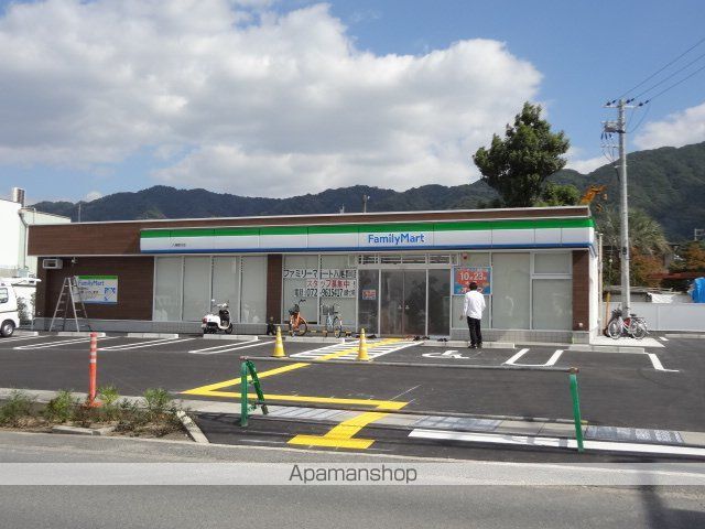 コンビニ　ファミリーマート（コンビニ）まで726m