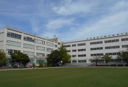 小学校　第六砂町小学校（小学校）まで785m