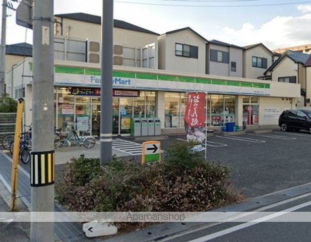 コンビニ　ファミリーマート（コンビニ）まで669m