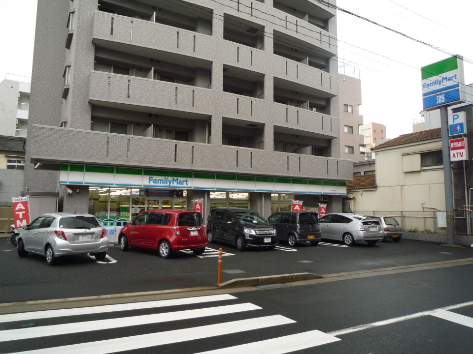 コンビニ　ファミリーマート（コンビニ）まで240m