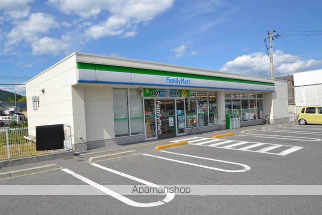 コンビニ　ファミリーマート（コンビニ）まで775m