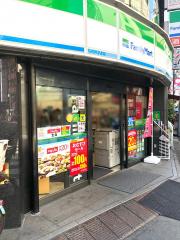 コンビニ　ファミリーマート（コンビニ）まで150m