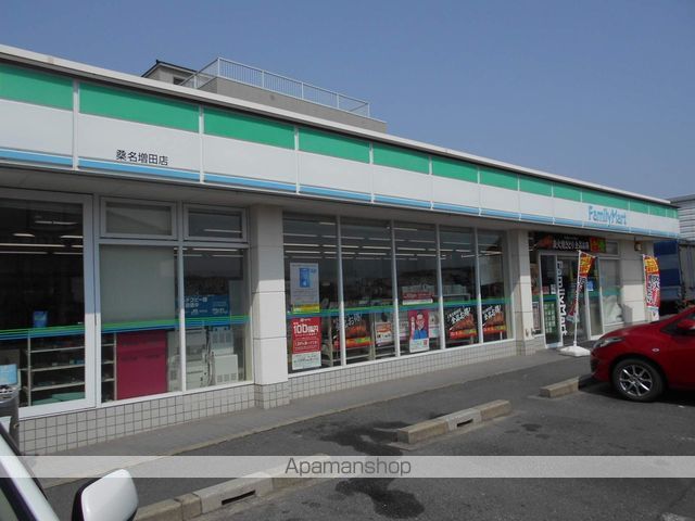 コンビニ　ファミリーマート（コンビニ）まで847m