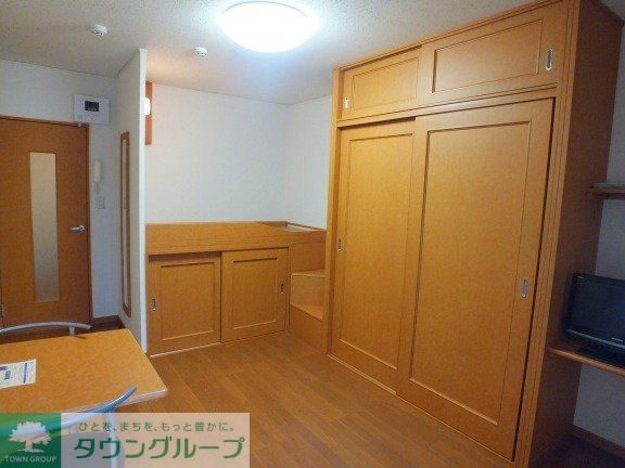 居室・リビング　光あふれる居間です