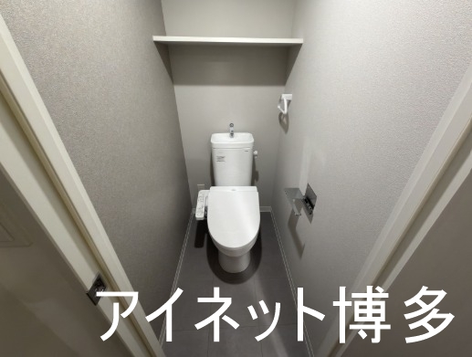 トイレ　嬉しい温水洗浄便座です