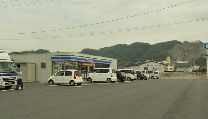 コンビニ　ローソン 笠岡生江浜店（コンビニ）まで743m