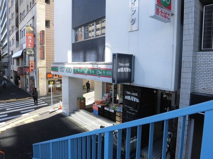 コンビニ　ローソンストア100新宿1丁目店（コンビニ）まで35m
