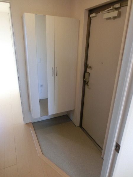 玄関　玄関収納もございます