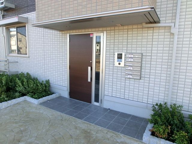 エントランス　オートロック式エントランス