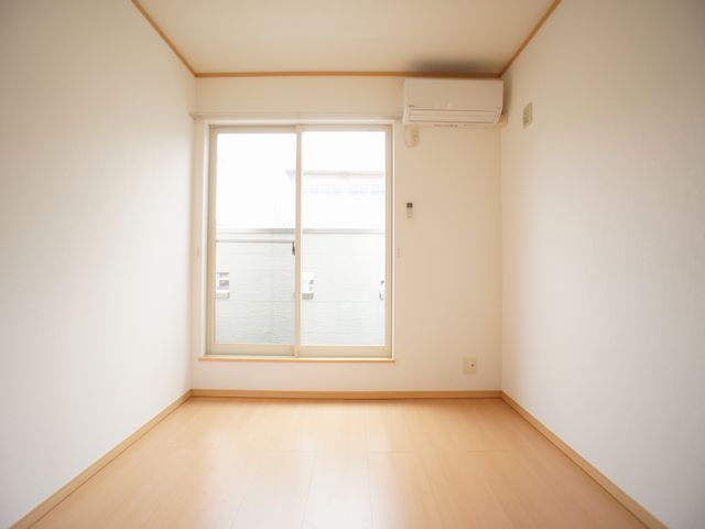 その他部屋・スペース　快適に過ごせるエアコン付きの6帖洋間です♪