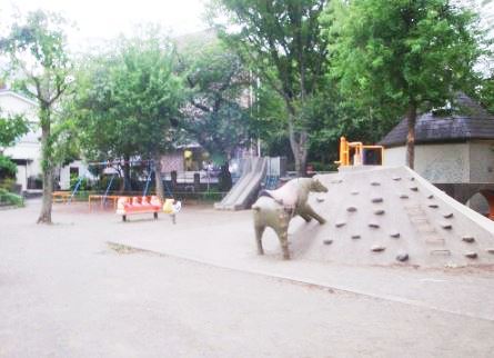 公園　東山貝塚公園（公園）まで592m