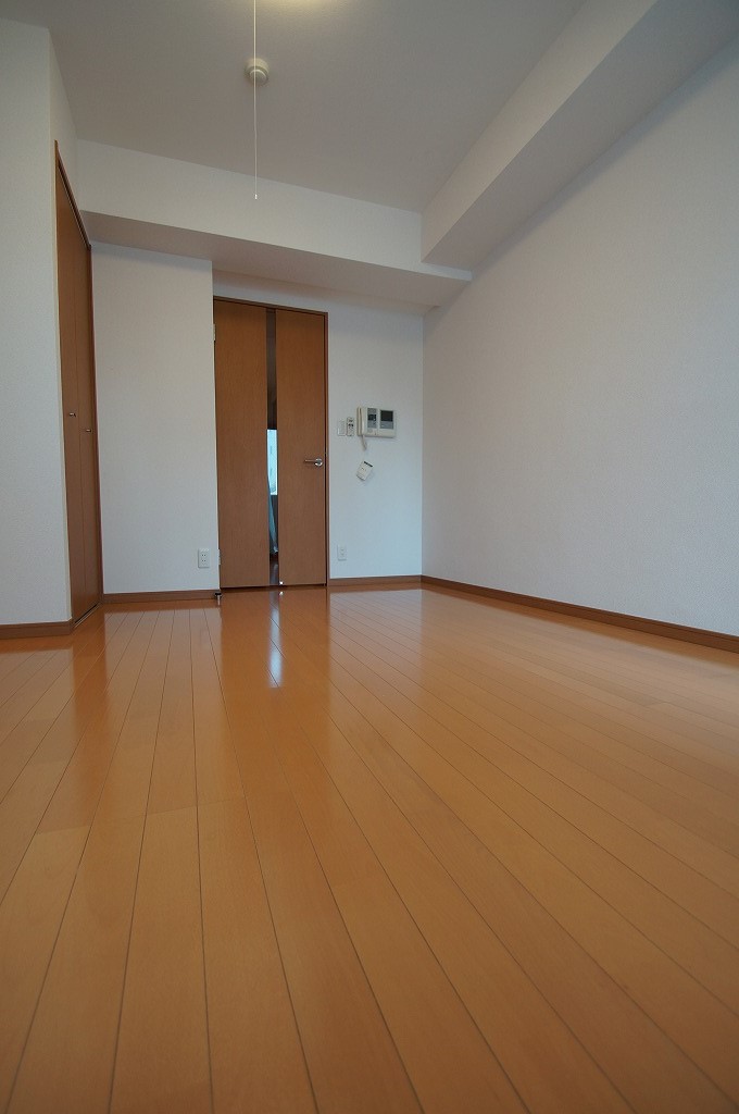 その他部屋・スペース　「清潔感のあるフローリングのお部屋です」
