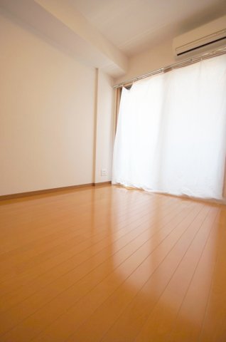 居室・リビング　「南西向きのお部屋です」