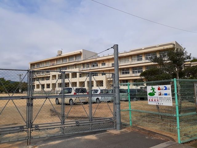 小学校　瀬戸小学校（小学校）まで650m