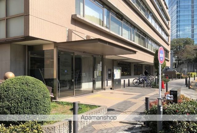 図書館　渋谷区立中央図書館（図書館）まで550m