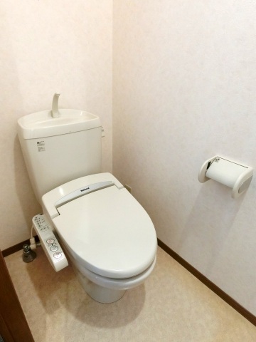 トイレ　温水洗浄便座付き