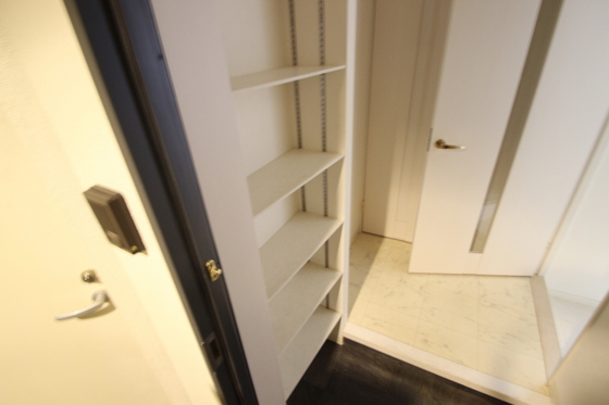 玄関　※別部屋の写真です
