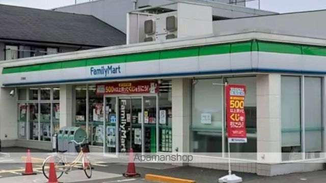 コンビニ　ファミリーマート（コンビニ）まで792m