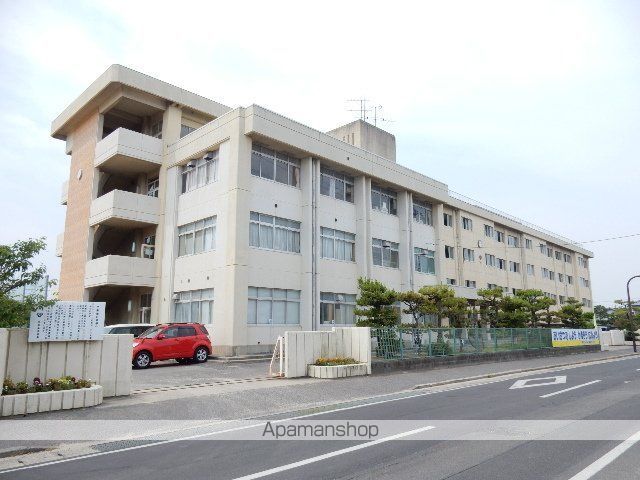 中学校　岡山市立芳田中学校（中学校）まで551m