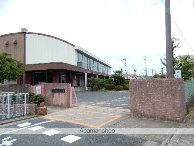 小学校　岡山市立芳明小学校（小学校）まで748m