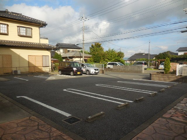 駐車場　駐車場に車を止められます