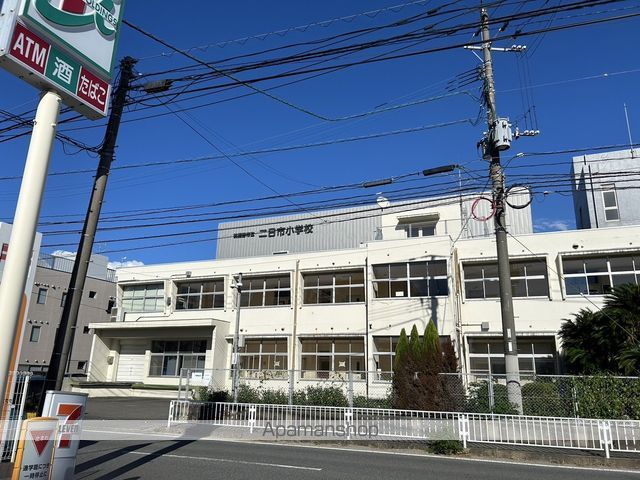 小学校　筑紫野市立二日市小学校（小学校）まで431m