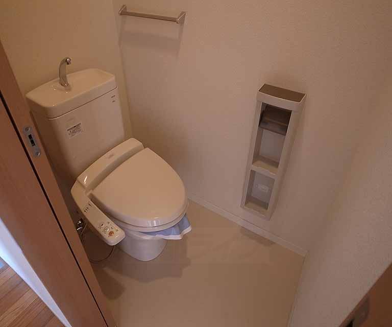 トイレ　ウォシュレット機能搭載のトイレです。