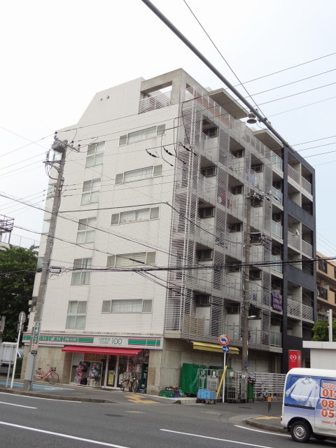 コンビニ　１００円ローソン（コンビニ）まで160m