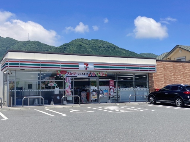 コンビニ　セブンイレブン小倉沼本町店（コンビニ）まで261m