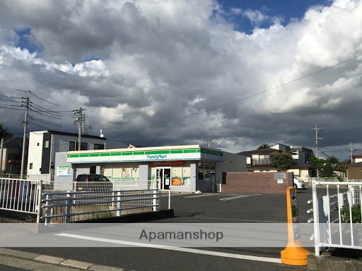 コンビニ　ファミリーマート（コンビニ）まで895m