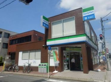 コンビニ　ファミリーマート武蔵浦和駅東店（コンビニ）まで560m