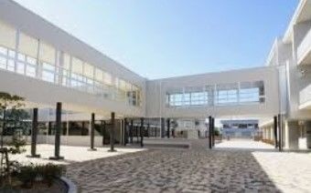 中学校　浜松市立蜆塚中学校（中学校）まで674m