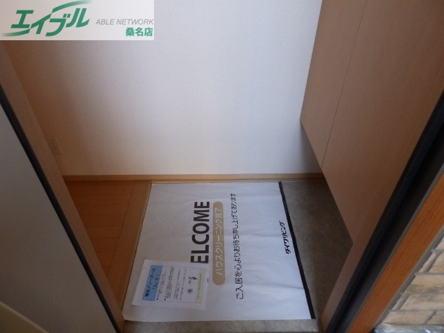 玄関　同タイプの部屋写真です