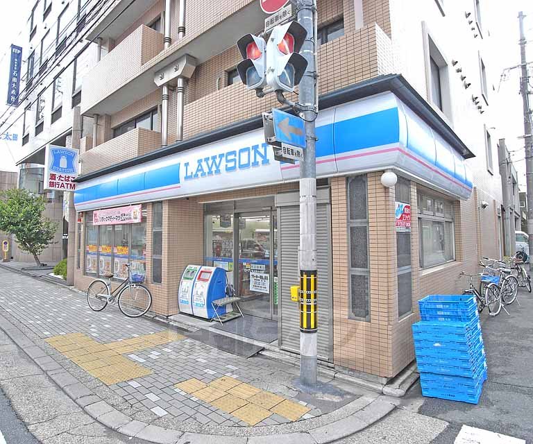 コンビニ　ローソン丸太町小川店（コンビニ）まで400m