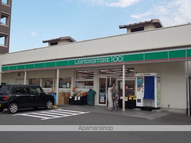 コンビニ　ローソンストア１００（コンビニ）まで24m