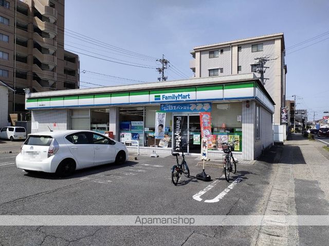コンビニ　ファミリーマート（コンビニ）まで404m