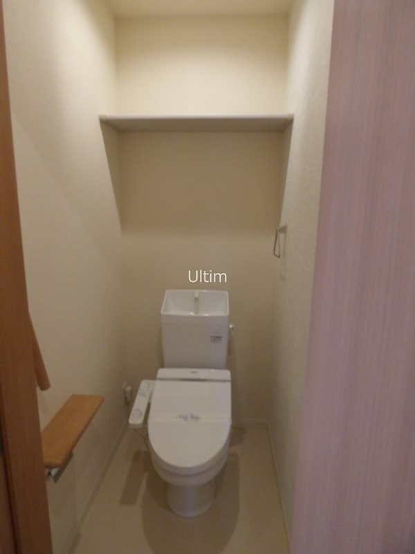 トイレ　別のお部屋の写真です。参考までに。